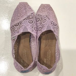 Toms Woman size 9 lace shoe